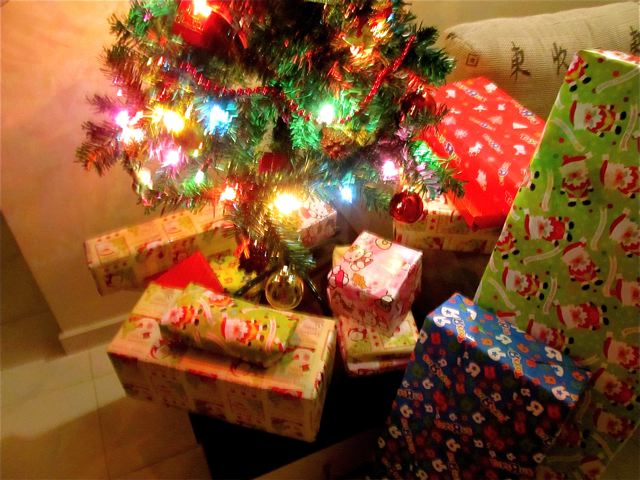 christmas gifts under the tree christmas gifts under the tree