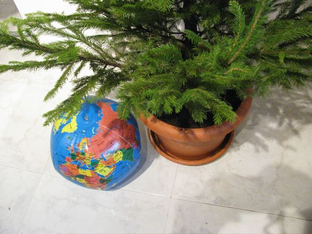 world globe christmas tree world globe christmas tree