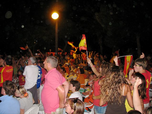 world cup celebrating crowd in Barcelona world cup celebrating crowd in Barcelona