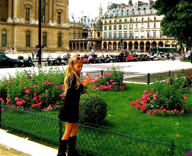 free wifi in central paris near Louvre suits families because of park nearby free wifi in central paris near Louvre suits families because of park nearby