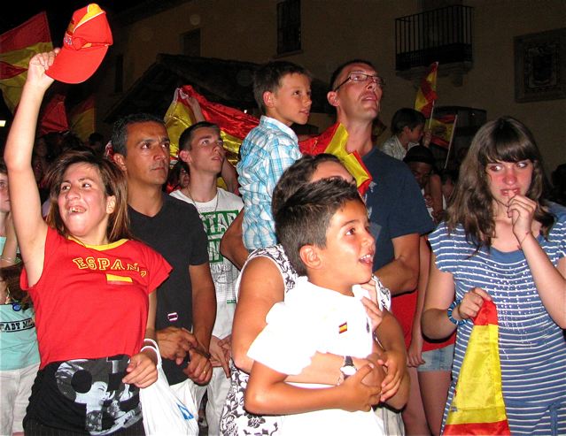 world cup celebrating crowd in Barcelona what a thrill for Spaniards, men, women & kids world cup celebrating crowd in Barcelona what a thrill for Spaniards, men, women & kids
