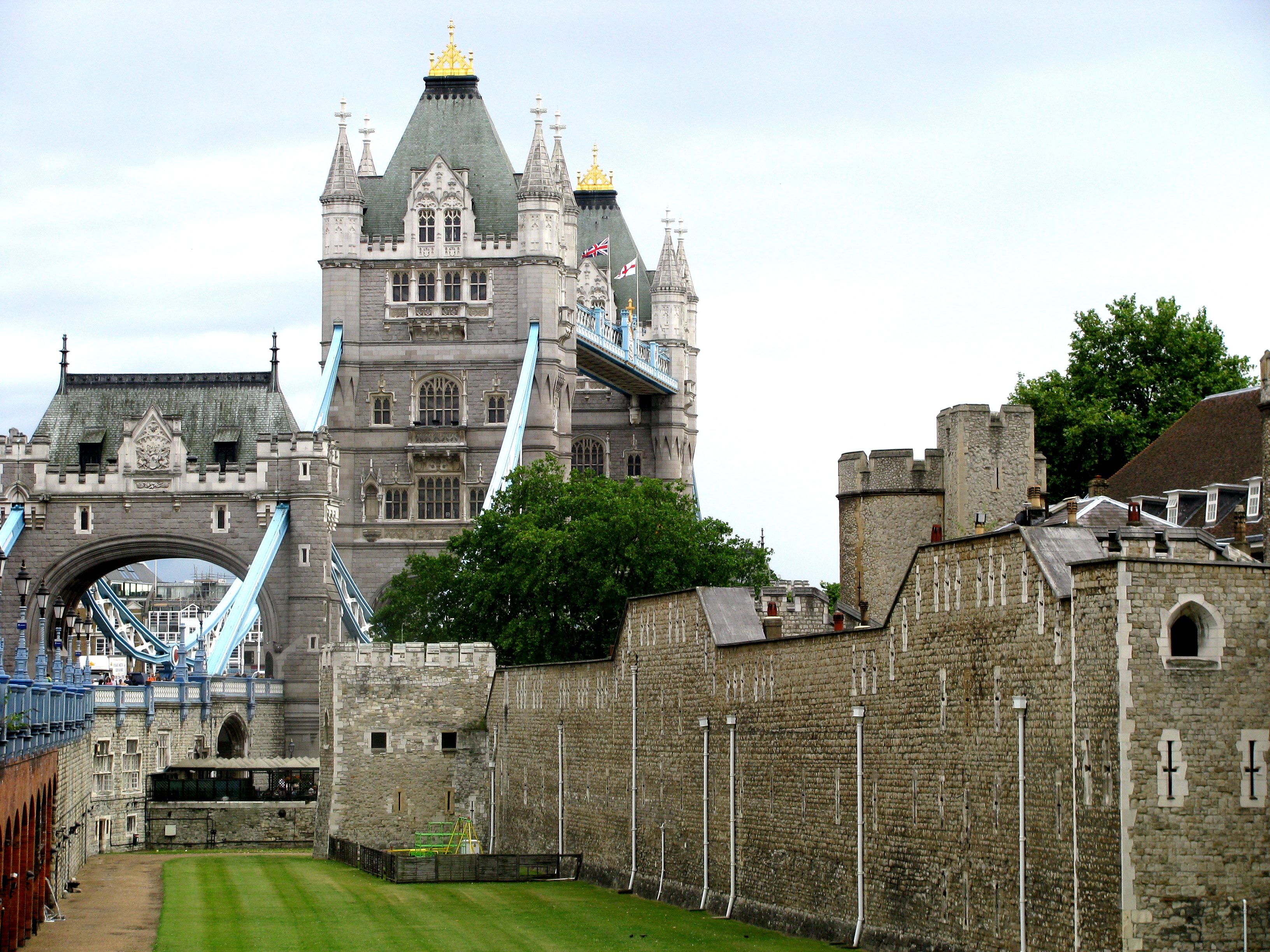 London bridge a must for London family vacation London bridge a must for London family vacation
