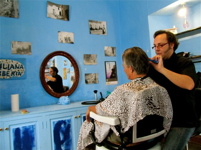 cute tiny barber shop in Spain cute tiny barber shop in Spain