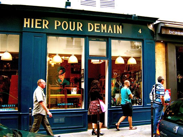 Paris Chic Street Style