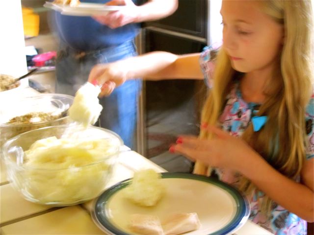 yum! Christmas dinner and mashed potatoes! yum! Christmas dinner and mashed potatoes!