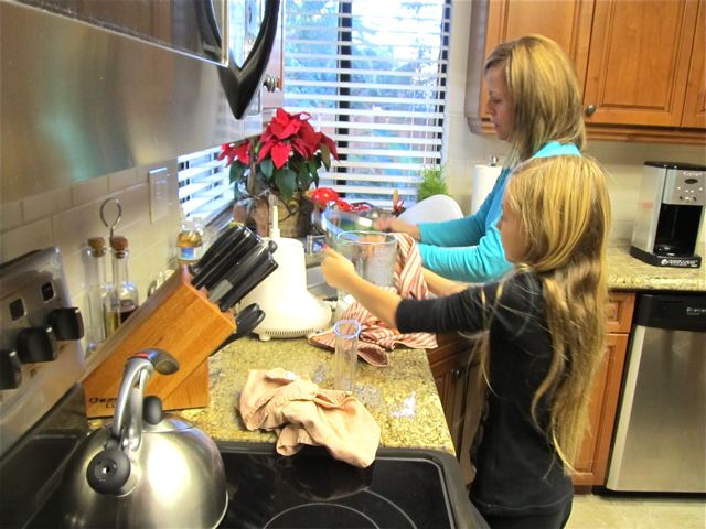 christmas helper in the kitchen - cooking with auntie christmas helper in the kitchen - cooking with auntie