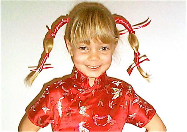 Our little blond trilingual in Chinese outfit - multilingual kid fun! Our little blond trilingual in Chinese outfit - multilingual kid fun!