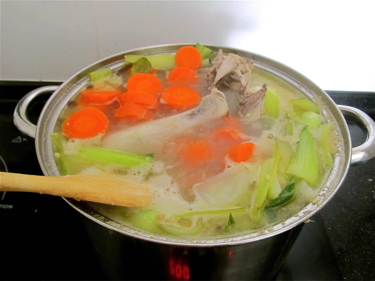 How to Make Nourishing Bone Broth Recipes to Heal