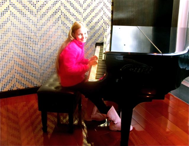 12 year old Playing piano in Beijing 12 year old Playing piano in Beijing