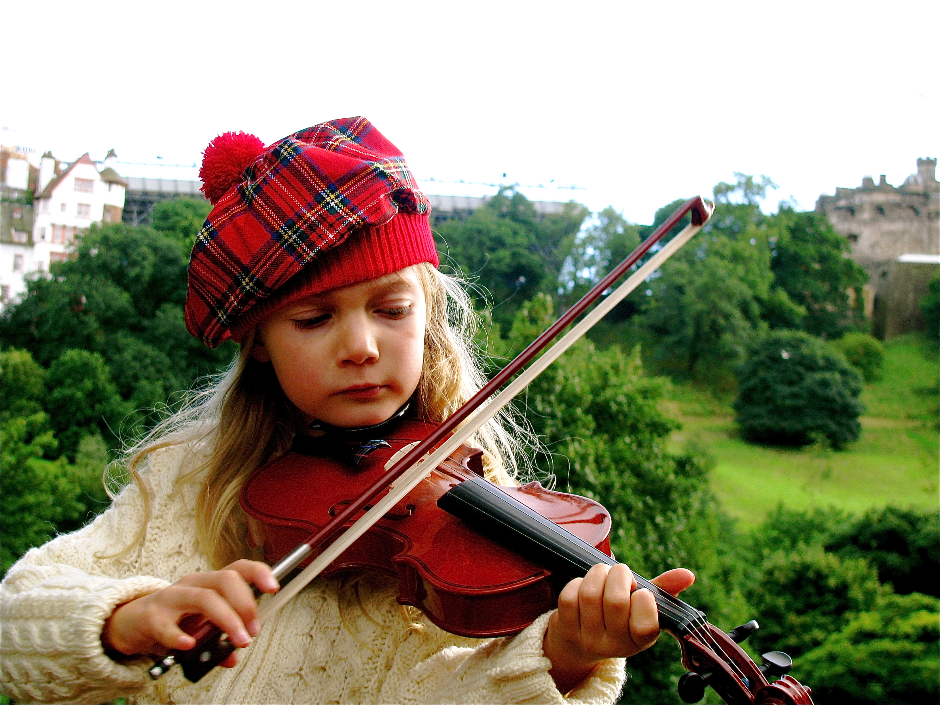 Girl playing violin in Scotland Girl playing violin in Scotland
