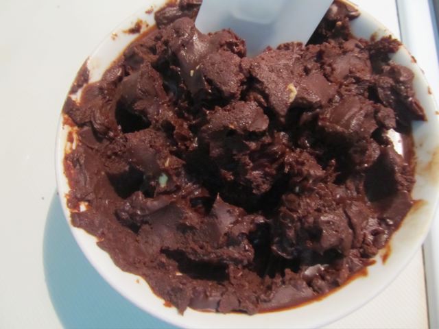 best, easy, healthy chocolate frosting recipe -  Paleo, Grain-free and Gluten Free 
