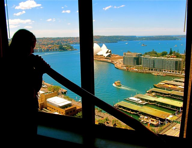 Mozart playing didgeridoo at Four Seasons Sydney Mozart playing didgeridoo at Four Seasons Sydney