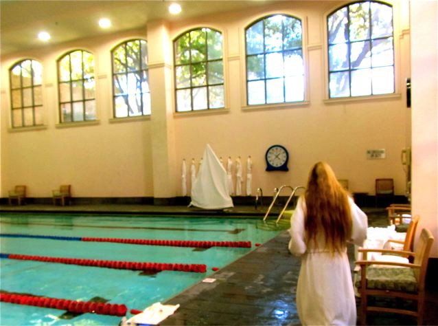 Swimming at luxry resort in Dallas- Four Seasons