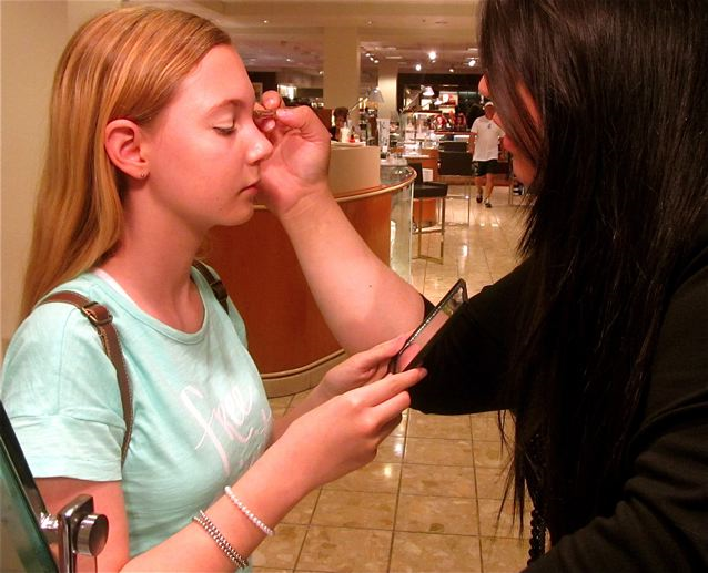 Beauty guru teen Mozart getting make up tips and secrets to share Beauty guru teen Mozart getting make up tips and secrets to share