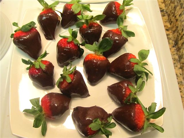 beautiful healthy chocolate dipped strawberries - easy recipe beautiful healthy chocolate dipped strawberries - easy recipe