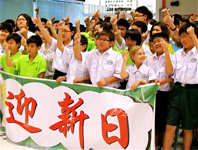Only Caucasian /American girl in huge Chinesse school in Asia Only Caucasian /American girl in huge Chinesse school in Asia