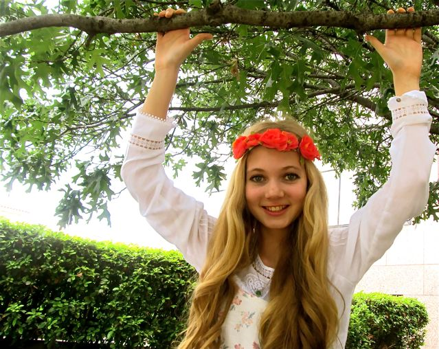 Beautfiul teen singer Mozart loves nature Beautfiul teen singer Mozart loves nature