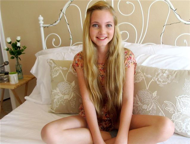 Trilingual travel teen & Youtuber Mozart is youngest reporter at Fashion Week Trilingual travel teen & Youtuber Mozart is youngest reporter at Fashion Week