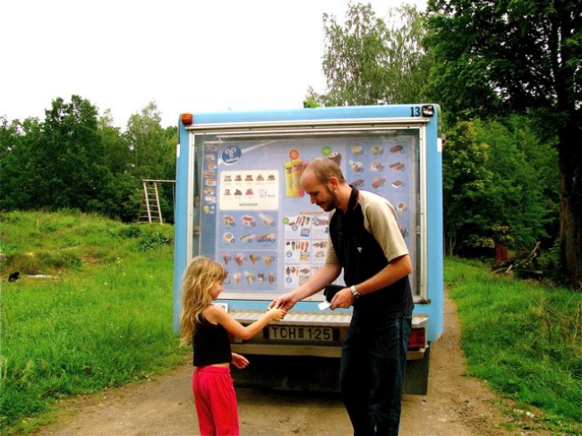 Mozart buying ice cream from an ice cream truck in Sweden Mozart buying ice cream from an ice cream truck in Sweden