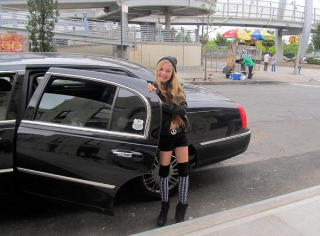 Trilingual travel teen Mozart arriving in style at New York Fashion Week in Limo Trilingual travel teen Mozart arriving in style at New York Fashion Week in Limo