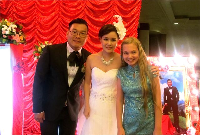 Blonde American Girl Singing in Mandarin at a Chinese wedding in Asia Blonde American Girl Singing in Mandarin at a Chinese wedding in Asia
