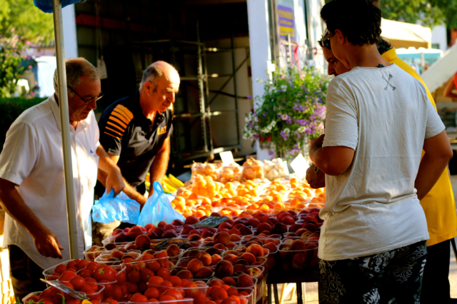Best Provence Farmers' Market - Coustellet in the Luberon Best Provence Farmers' Market - Coustellet in the Luberon