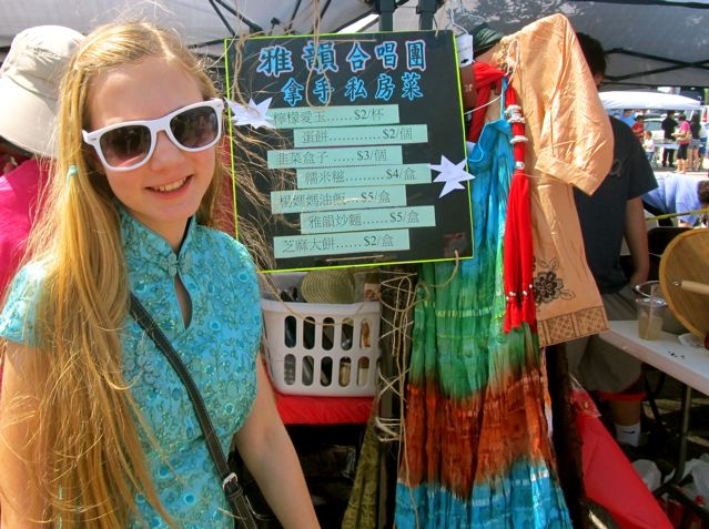 Mozart - Blonde American Girl Singing Chinese! Mozart - Blonde American Girl Singing Chinese!