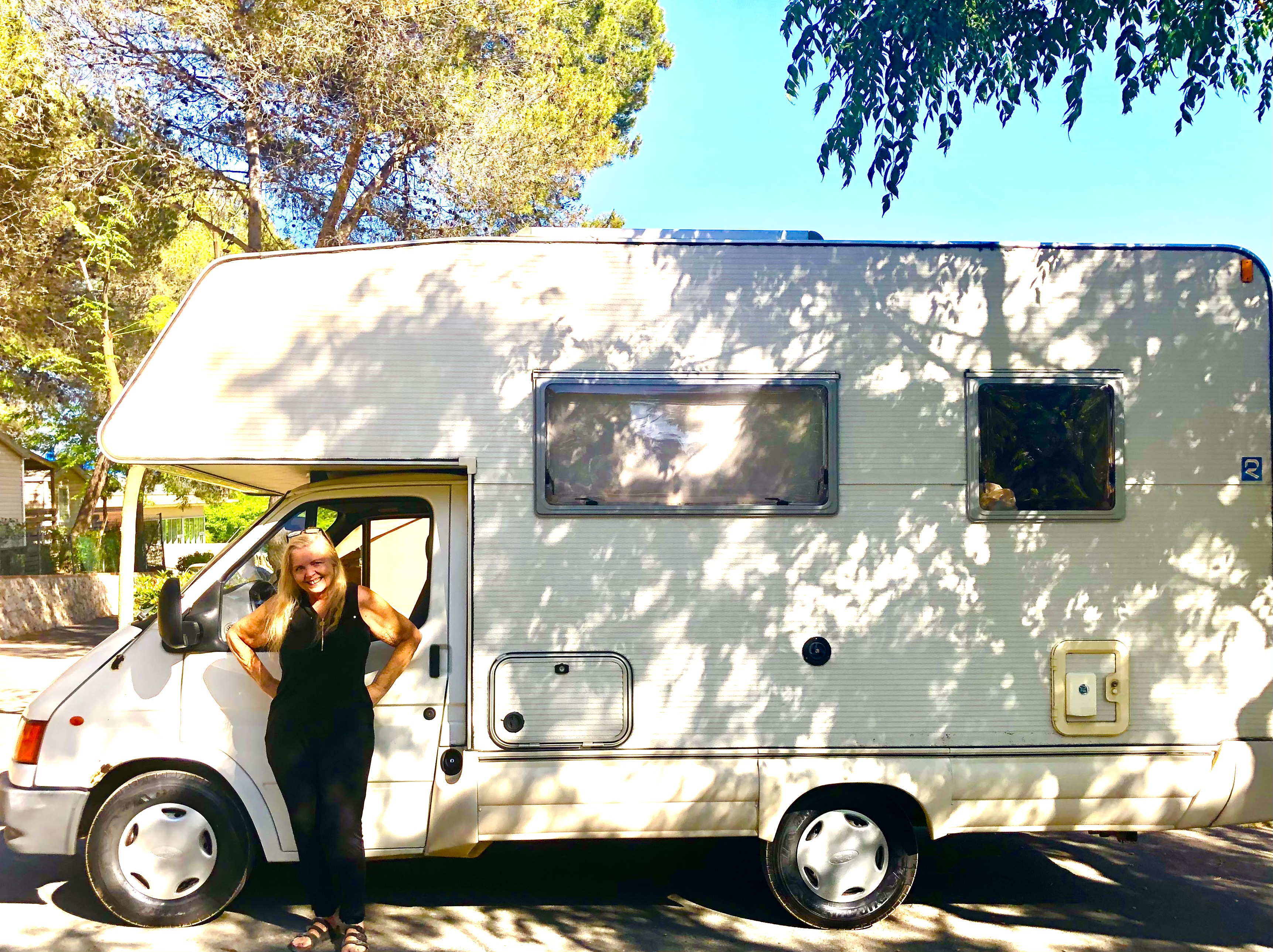 Tiny House on Wheels! Vintage RV Remodel  soultravelers3 in Barcelona 