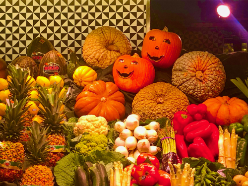 Fall Color & Halloween in Barcelona! La Boqueria Market beautiful veggies pumpkins 