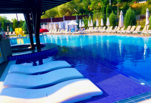 Where is the Best Hot Springs in Bansko? banya luxury pool bar loungers umbrella Where is the Best Hot Springs in Bansko? banya luxury pool bar loungers umbrella