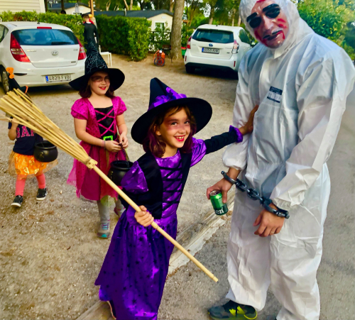 Fall Color & Halloween in Barcelona! kids family costumes witches party fun 