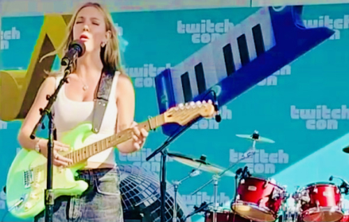 Heavenly Reyna Singing TwitchCon Music Box & with CEO Clancy! Singer actress songwriter Beauty talent! Heavenly Reyna Singing TwitchCon Music Box & with CEO Clancy! Singer actress songwriter Beauty talent!