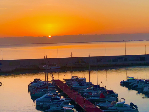 Best Tips! Americans Buying Home in Spain! amazing sunsets and sunrises and cute harbor Best Tips! Americans Buying Home in Spain! amazing sunsets and sunrises and cute harbor